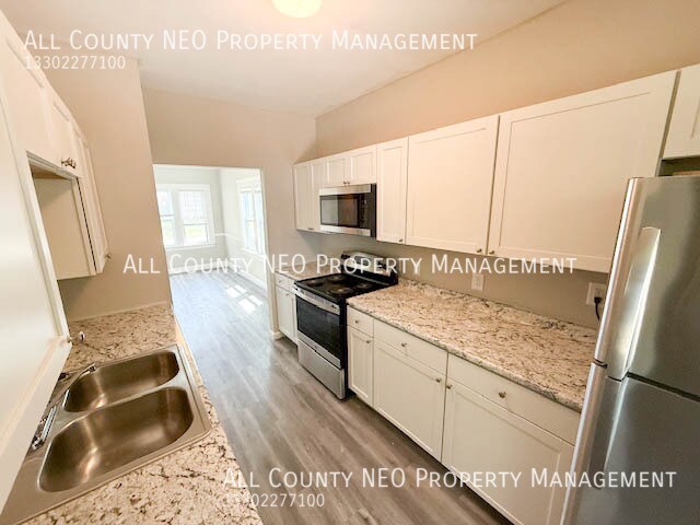 Foto del edificio - 3845 Summit Park Rd