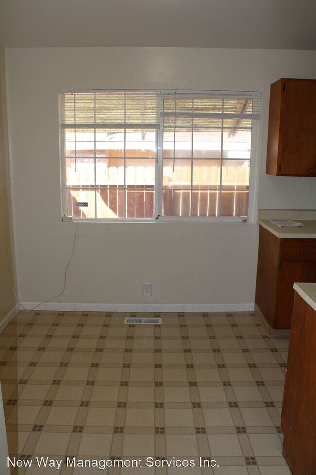 Building Photo - 3 br, 2 bath House - 208 Sandalwood Court