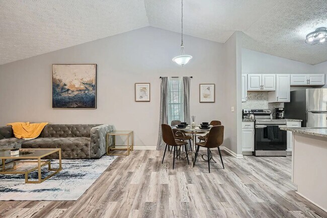 Building Photo - Modern 2 BD 2 BA Home in a Desirable South Atlanta Community