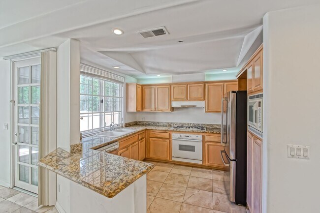 Building Photo - Remodeled Corner 3+2 Unit with Luxury Finishes Near Century City & Westwood