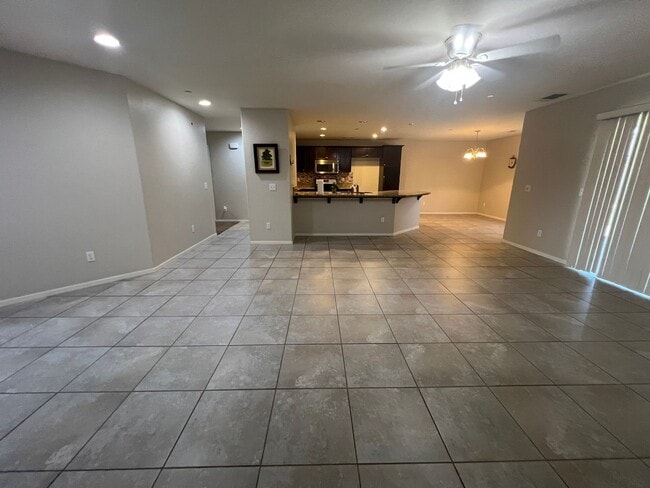 Building Photo - 528 Topanga St