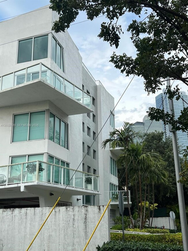 Building Photo - 1650 Brickell Ave