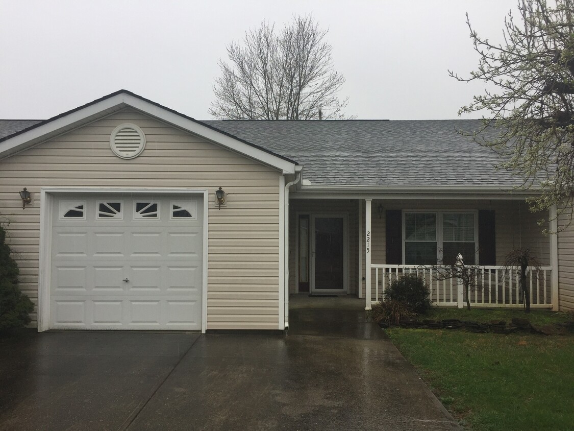 Foto principal - 2BR/ 2BA 1 Car Garage Condo in West Knox -...