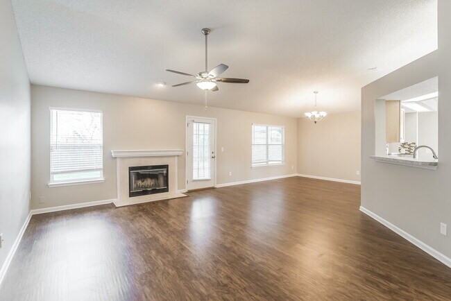 Foto del edificio - 338 Wildberry Ct