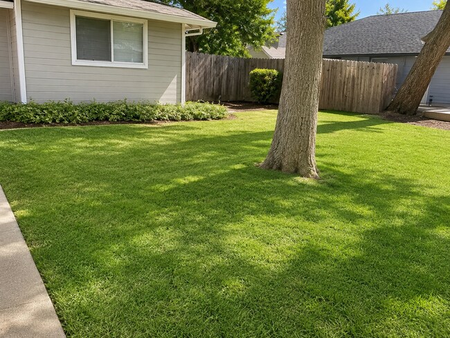 Foto del edificio - 2 Bed/ 1 Bath l Enclosed Backyard, Garage, In Unit W/D hookups