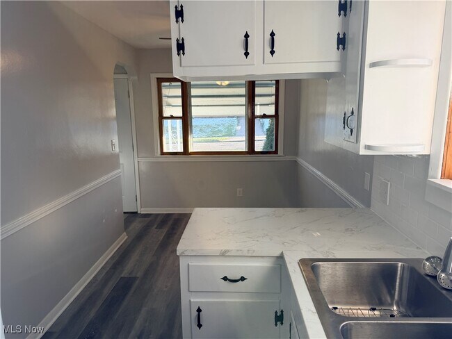 Building Photo - 1334 Aberdeen Ave