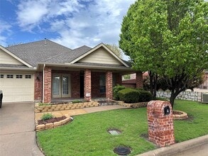 Building Photo - 8708 La Quinta Lane