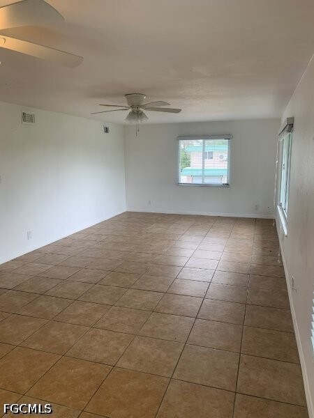 Foto del edificio - 2414 Palm Ridge Rd