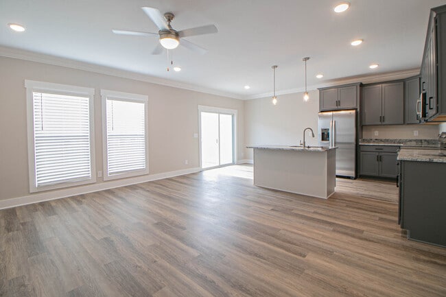 Building Photo - 166 Sango Dr