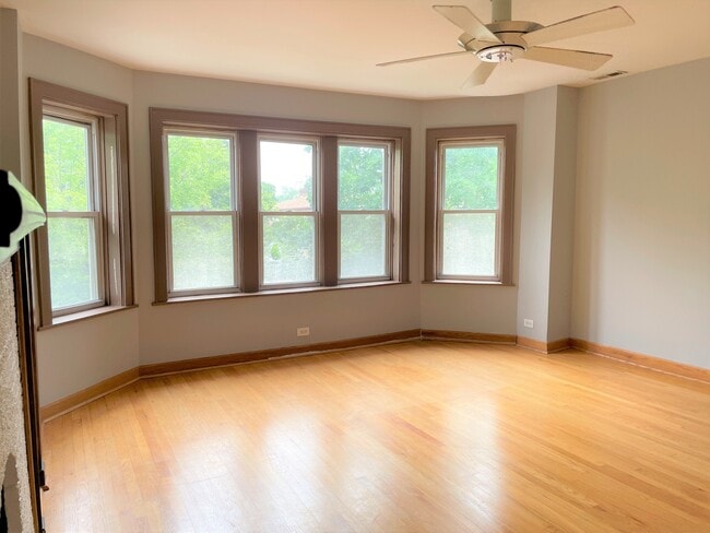 Foto del edificio - 3722 W Wilson Ave