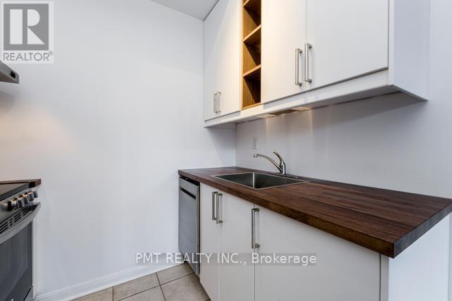Photo du bâtiment - 58-550-550 Front St W