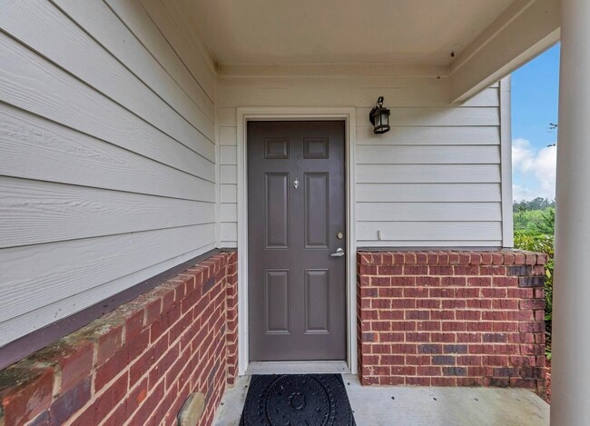 Building Photo - 749 Majestic Dr