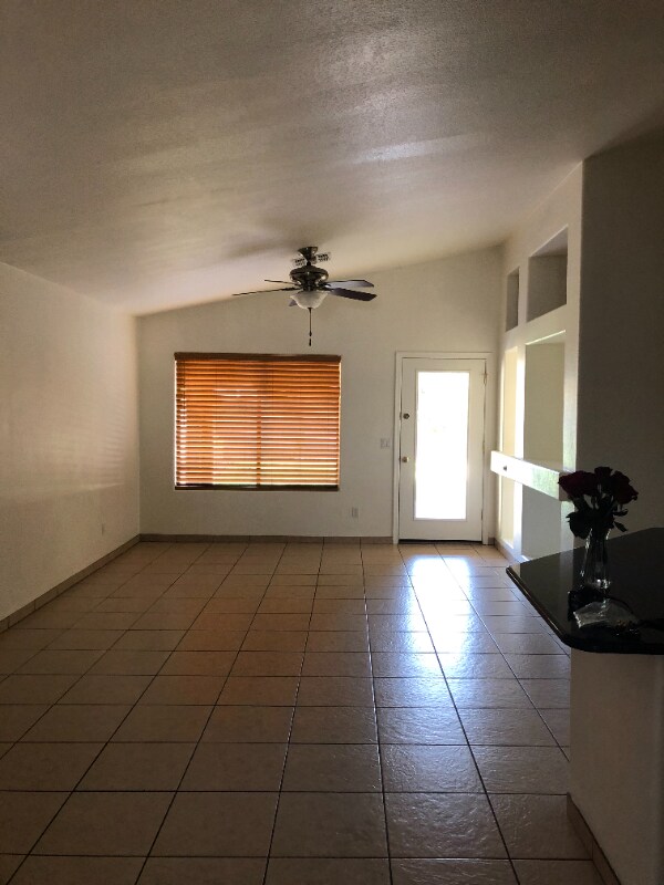 Foto del edificio - 8211 W Behrend Dr