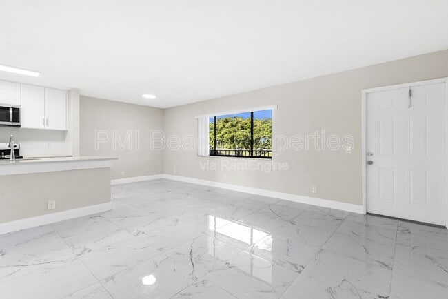 Building Photo - 712 Meadows Cir