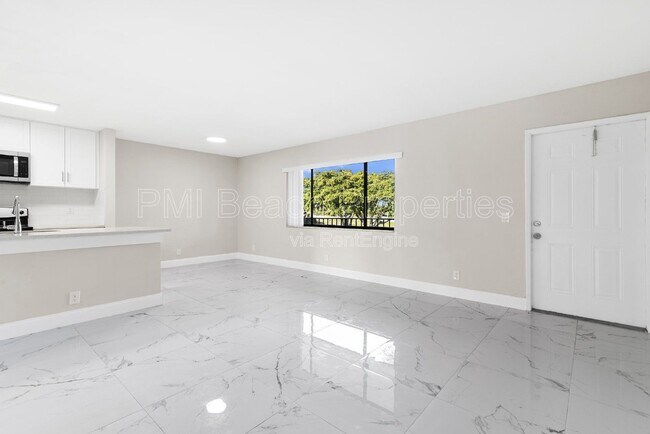 Foto del edificio - 712 Meadows Cir