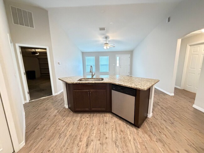 Foto del edificio - Awesome 3 BD/2BA Home in Beautiful Ocala!!!