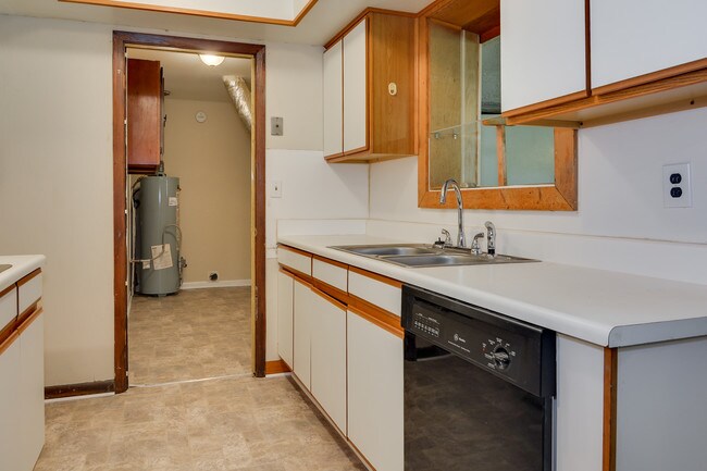 Building Photo - 3327 Hillis Rd