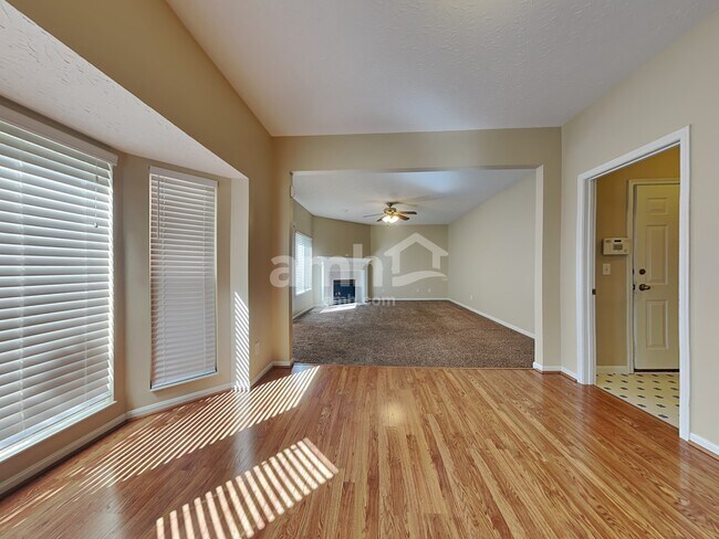 Foto del edificio - 6259 Castle Oak Dr