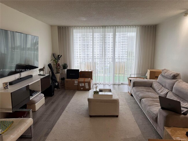 Foto del edificio - 2801 NE 183rd St