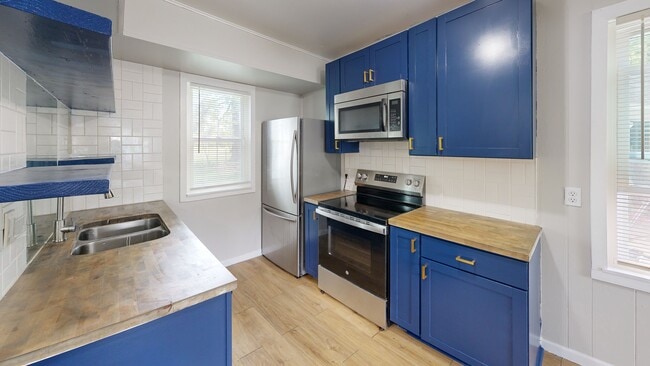 Building Photo - 23304 Pam Ct