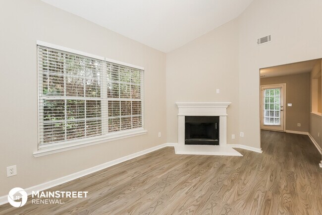 Building Photo - 10123 Deep Creek Dr