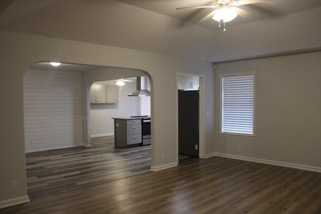 Foto del edificio - 110 Sandalwood Dr