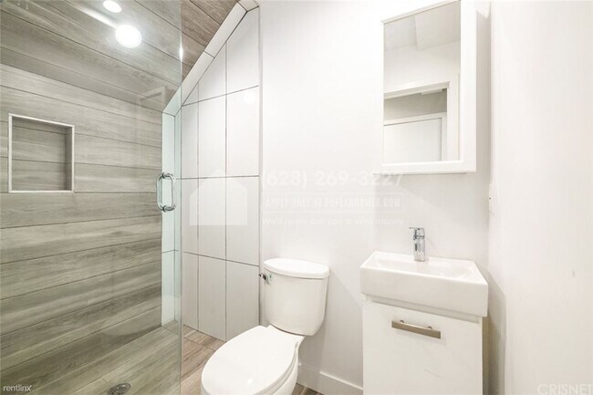 Building Photo - 4 br, 4 bath Townhome - 4651 1/2 West 18th...