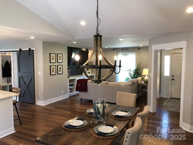 Foto del edificio - 9524 Deer Spring Ln