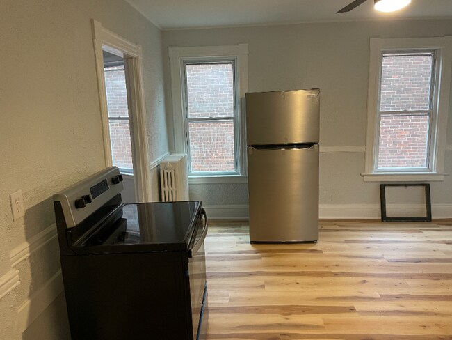 Building Photo - 451 New Park Ave