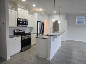 Building Photo - 173 N 7th Ave