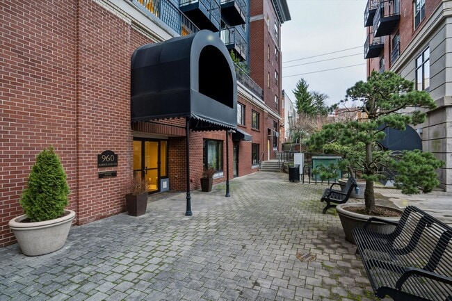 Foto del edificio - 960 Harris Ave