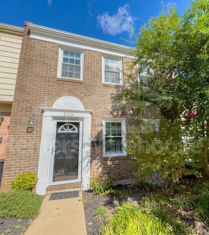Primary Photo - 250 Gold Kettle Dr