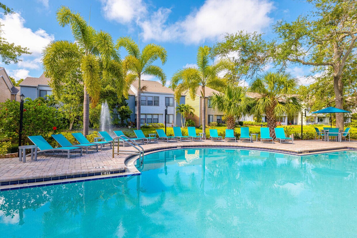 HUNTINGTON PLACE Apartments in Sarasota, FL