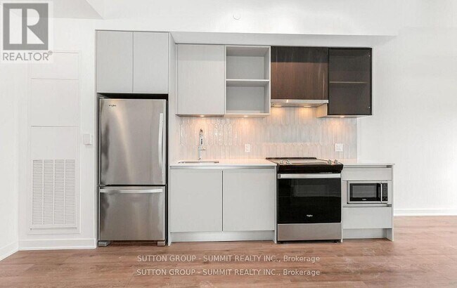 Building Photo - 395 Dundas St W