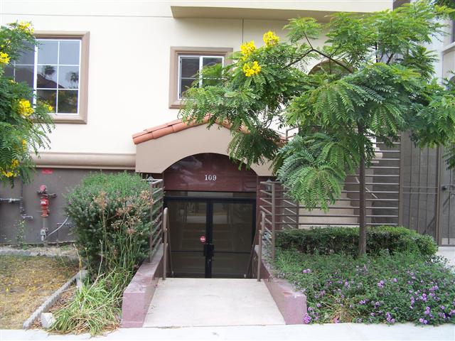 Building Photo - 109 S St Andrews Pl