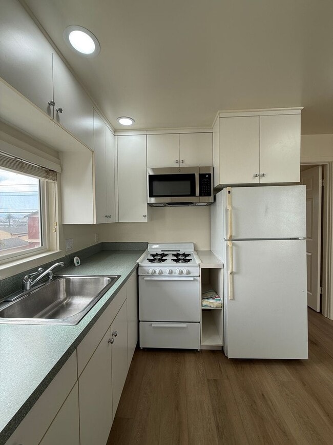 Building Photo - 622 Tamarack Ln