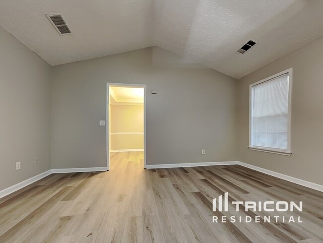 Building Photo - 450 Ashley Way
