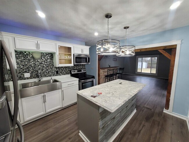 Building Photo - 3438 Chaucer Dr