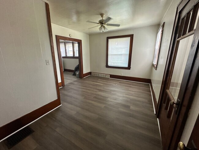 Foto del edificio - 336-338 W Wesley St