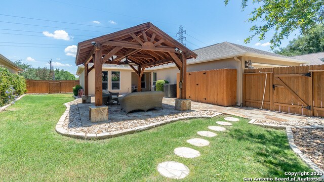 Foto del edificio - 6039 Royal Ridge