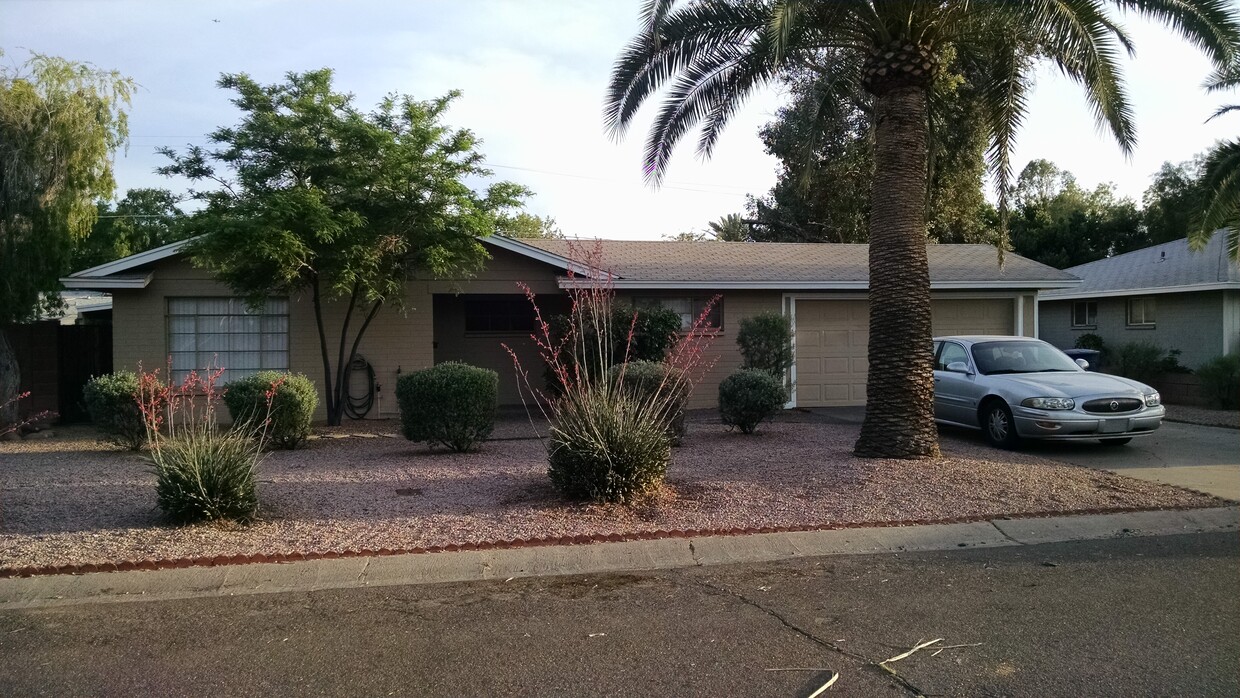 Primary Photo - 735 E Granada Dr