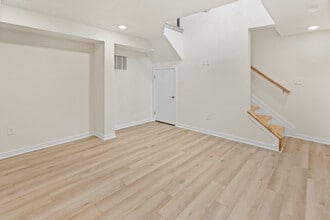 Building Photo - River Pointe