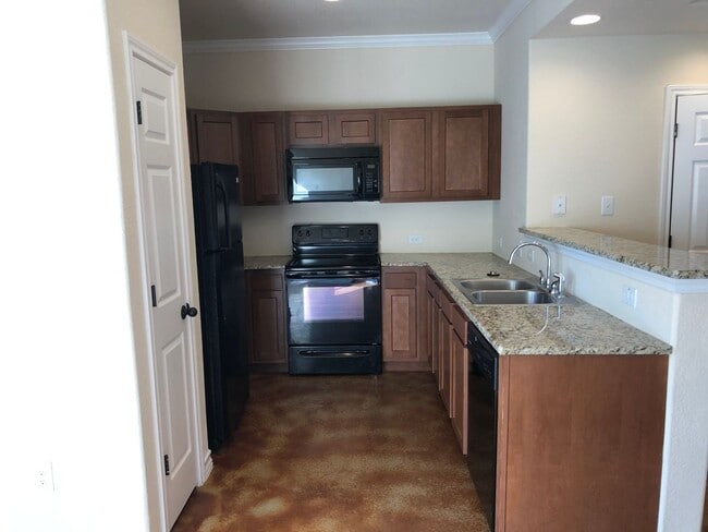 Building Photo - Town home for rent