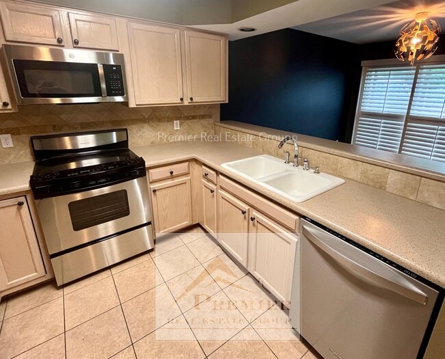 Building Photo - 6973 Los Reyes Cir