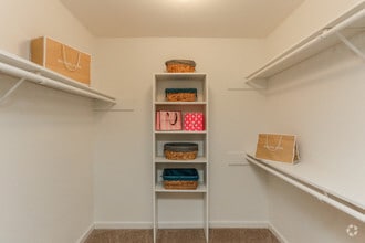 Closet - The Place At Green Trails