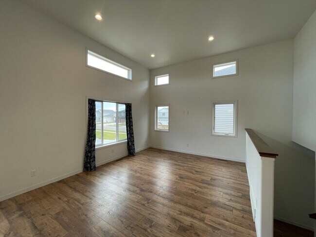 Building Photo - Gorgeous 3 Bed 3 Bath Home in South Fargo!!