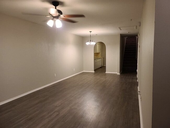 Building Photo - Great 2 Story Duplex