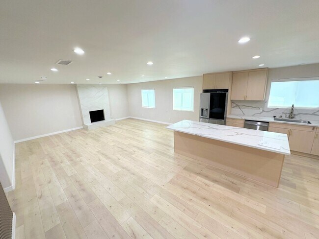 Foto del edificio - 6722-6724 Hesperia Ave. &amp; 18020 Welby Ave.