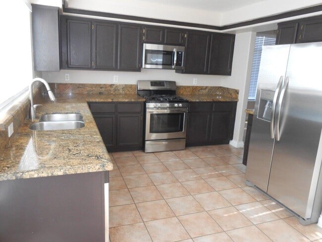 Building Photo - Great 2 Story Home in the NW
