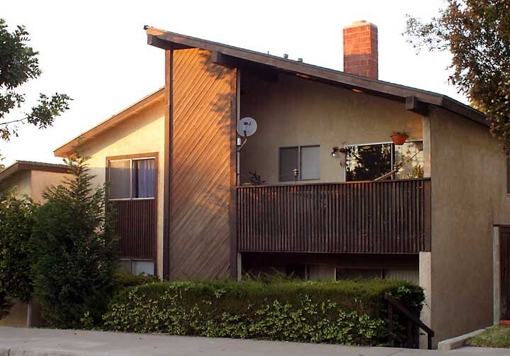Primary Photo - 7671 Ellis Ave